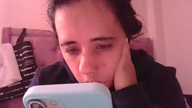 Snapshot of annarose19 chatting on 11/27/25, 04:53 annarose19 online show from 11/27/25, 04:53