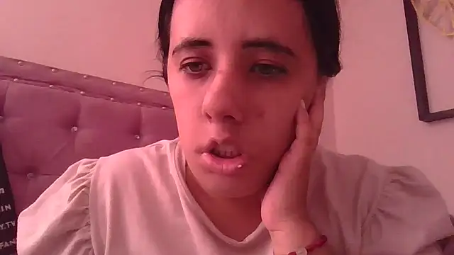 Snapshot of annarose19 chatting on 11/29/25, 06:33 annarose19 online show from 11/29/25, 06:33