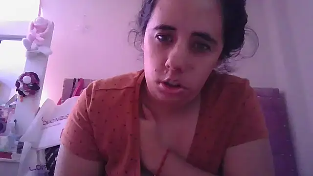 Snapshot of annarose19 chatting on 12/13/25, 07:53 annarose19 online show from 12/13/25, 07:53