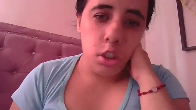 Snapshot of annarose19 chatting on 12/18/25, 05:30 annarose19 online show from 12/18/25, 05:30