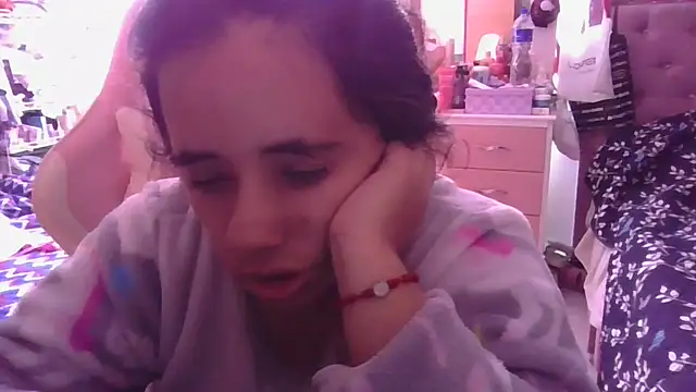 Snapshot of annarose19 chatting on 12/19/25, 08:05 annarose19 online show from 12/19/25, 08:05