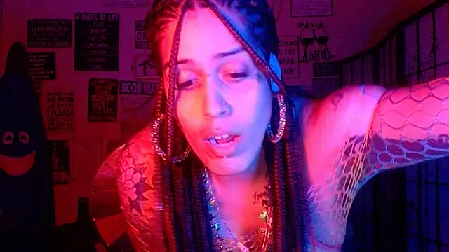 Snapshot of latinacubana chatting on 03/15/26, 09:37 latinacubana online show from 03/15/26, 09:37