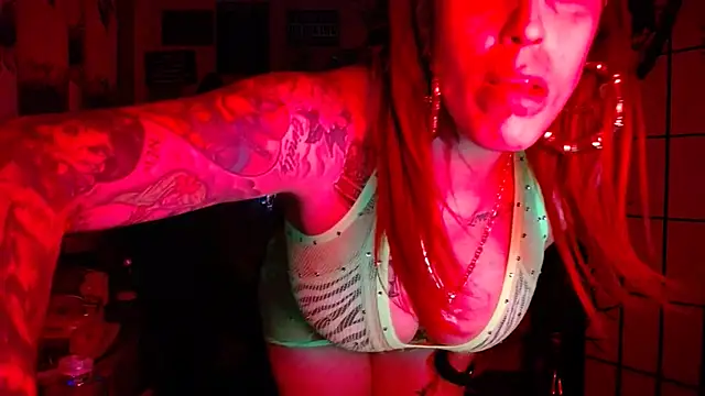 Snapshot of latinacubana chatting on 07/15/26, 06:29 latinacubana online show from 07/15/26, 06:29