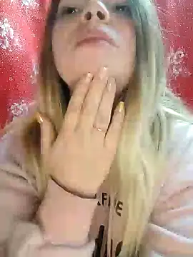 Snapshot of Zuli_Kiska chatting on 12/04/24, 11:57 Zuli Kiska online show from 12/04/24, 11:57