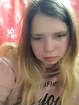 Snapshot of Zuli_Kiska chatting on 12/14/24, 08:08 Zuli Kiska online show from 12/14/24, 08:08