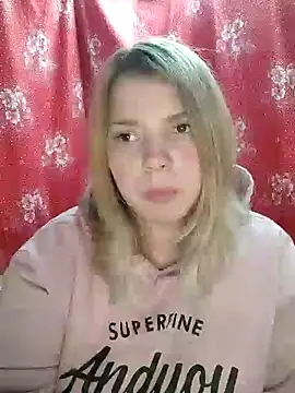 Snapshot of Zuli_Kiska chatting on 12/20/24, 09:39 Zuli Kiska online show from 12/20/24, 09:39