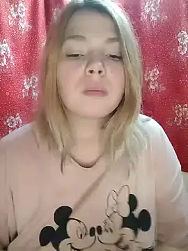 Snapshot of Zuli_Kiska chatting on 12/21/24, 12:06 Zuli Kiska online show from 12/21/24, 12:06