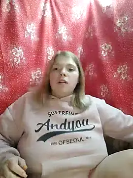 Snapshot of Zuli_Kiska chatting on 12/21/24, 08:10 Zuli Kiska online show from 12/21/24, 08:10