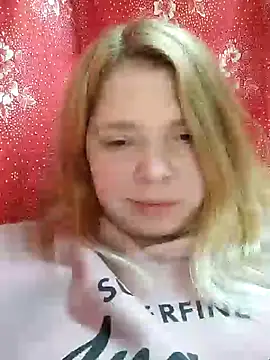 Snapshot of Zuli_Kiska chatting on 12/28/24, 11:26 Zuli Kiska online show from 12/28/24, 11:26