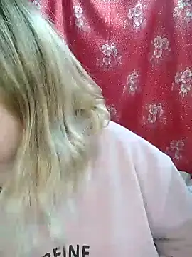 Snapshot of Zuli_Kiska chatting on 12/31/24, 12:15 Zuli Kiska online show from 12/31/24, 12:15