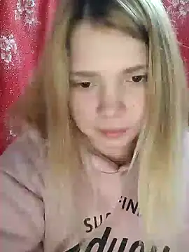 Snapshot of Zuli_Kiska chatting on 01/13/25, 12:19 Zuli Kiska online show from 01/13/25, 12:19