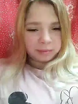 Snapshot of Zuli_Kiska chatting on 01/25/25, 11:32 Zuli Kiska online show from 01/25/25, 11:32