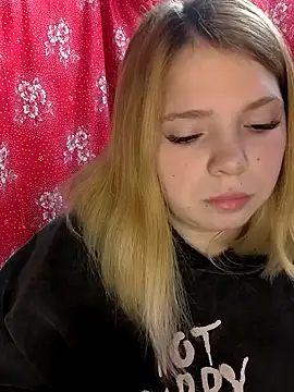 Snapshot of Zuli_Kiska chatting on 02/13/25, 09:06 Zuli Kiska online show from 02/13/25, 09:06