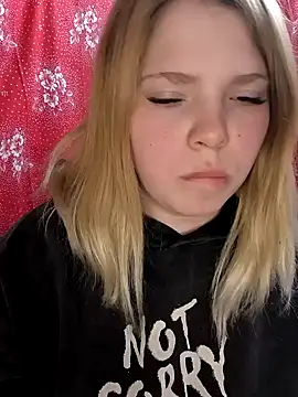 Snapshot of Zuli_Kiska chatting on 02/20/25, 08:58 Zuli Kiska online show from 02/20/25, 08:58