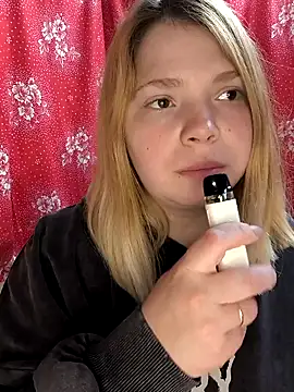 Snapshot of Zuli_Kiska chatting on 03/09/25, 12:21 Zuli Kiska online show from 03/09/25, 12:21