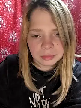 Snapshot of Zuli_Kiska chatting on 03/13/25, 11:38 Zuli Kiska online show from 03/13/25, 11:38