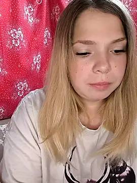 Snapshot of Zuli_Kiska chatting on 09/10/25, 10:48 Zuli Kiska online show from 09/10/25, 10:48