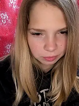 Snapshot of Zuli_Kiska chatting on 09/14/25, 11:09 Zuli Kiska online show from 09/14/25, 11:09