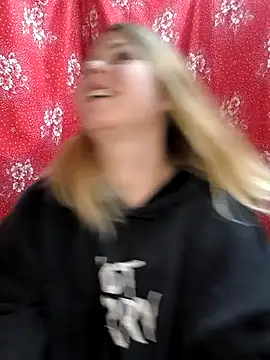 Snapshot of Zuli_Kiska chatting on 09/15/25, 10:48 Zuli Kiska online show from 09/15/25, 10:48