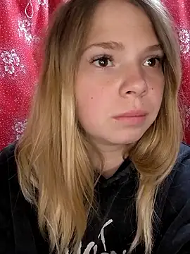 Snapshot of Zuli_Kiska chatting on 09/17/25, 11:45 Zuli Kiska online show from 09/17/25, 11:45