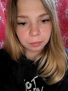 Snapshot of Zuli_Kiska chatting on 09/29/25, 11:26 Zuli Kiska online show from 09/29/25, 11:26