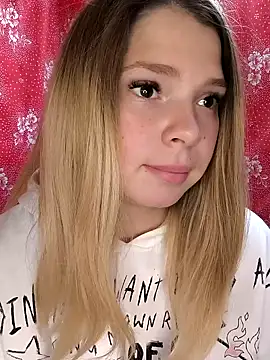 Snapshot of Zuli_Kiska chatting on 10/06/25, 11:18 Zuli Kiska online show from 10/06/25, 11:18