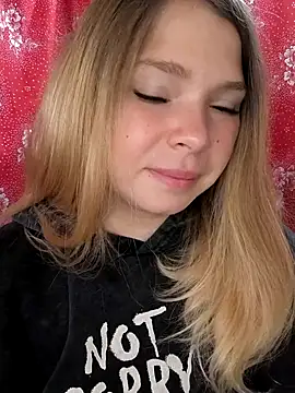 Snapshot of Zuli_Kiska chatting on 10/07/25, 06:32 Zuli Kiska online show from 10/07/25, 06:32