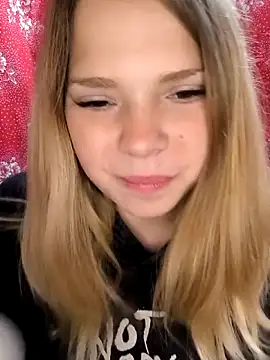 Snapshot of Zuli_Kiska chatting on 10/10/25, 06:23 Zuli Kiska online show from 10/10/25, 06:23