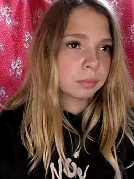 Snapshot of Zuli_Kiska chatting on 10/11/25, 07:34 Zuli Kiska online show from 10/11/25, 07:34