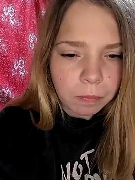 Snapshot of Zuli_Kiska chatting on 10/22/25, 08:08 Zuli Kiska online show from 10/22/25, 08:08