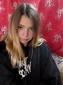 Snapshot of Zuli_Kiska chatting on 10/23/25, 08:13 Zuli Kiska online show from 10/23/25, 08:13