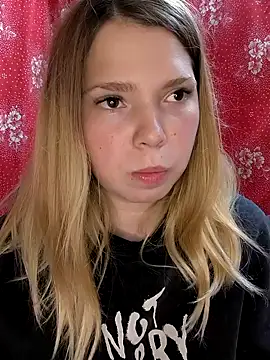 Snapshot of Zuli_Kiska chatting on 10/23/25, 08:29 Zuli Kiska online show from 10/23/25, 08:29