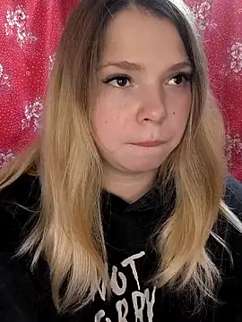 Snapshot of Zuli_Kiska chatting on 10/24/25, 11:17 Zuli Kiska online show from 10/24/25, 11:17