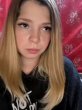 Snapshot of Zuli_Kiska chatting on 10/25/25, 08:14 Zuli Kiska online show from 10/25/25, 08:14