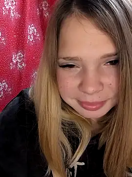 Snapshot of Zuli_Kiska chatting on 10/30/25, 08:42 Zuli Kiska online show from 10/30/25, 08:42