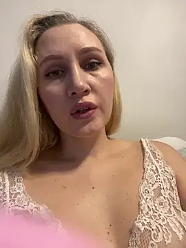 YourBlondee online show from 02/13/25, 02:12
