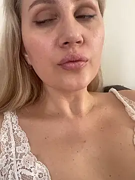 YourBlondee online show from 03/13/25, 06:48