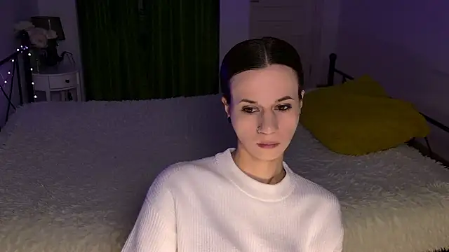 ItsAlisia online show from 12/04/25, 01:53