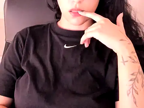 Snapshot of Kristenbr chatting on 04/08/26, 11:16 Kristenbr online show from 04/08/26, 11:16