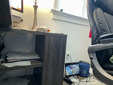 Snapshot of marci54321 chatting on 12/18/25, 03:18 marci54321 online show from 12/18/25, 03:18