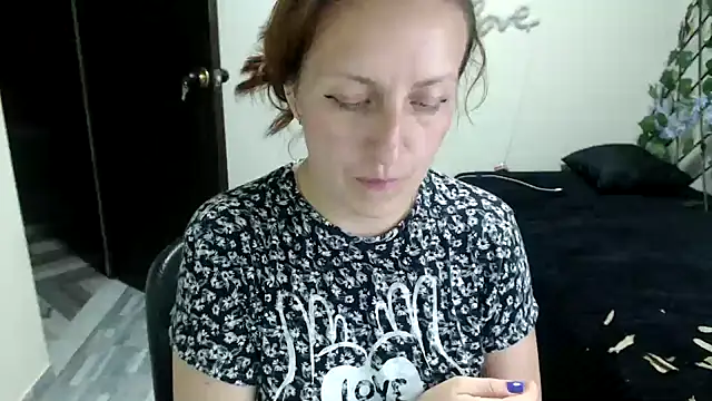Snapshot of kittykalor09 chatting on 06/26/26, 04:17 kittykalor09 online show from 06/26/26, 04:17