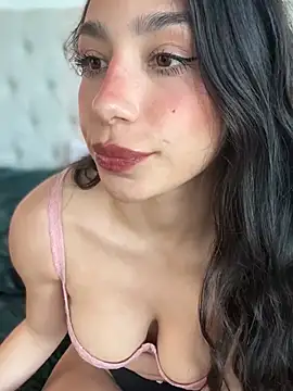 LoveLillyy online show from 02/05/25, 06:59