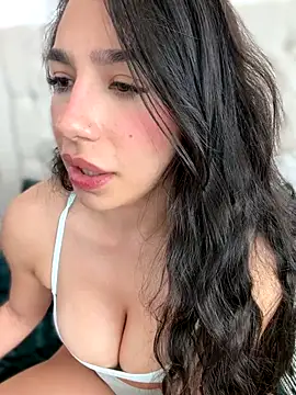 LoveLillyy online show from 12/15/25, 09:41