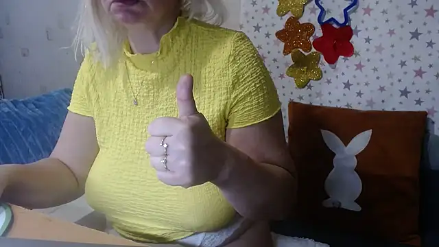 QueenLana online show from 11/15/25, 05:16