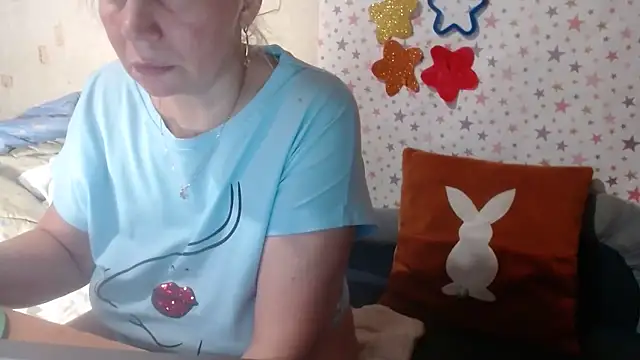 QueenLana online show from 12/01/25, 05:56