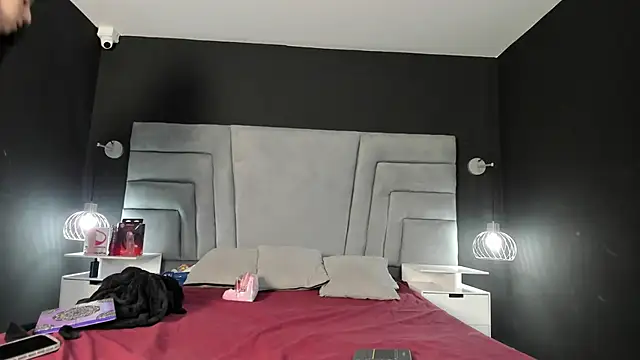 danaythamara1 online show from 12/23/24, 09:18