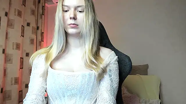 Snapshot of Vivian_Davis chatting on 02/02/25, 04:11 Vivian Davis online show from 02/02/25, 04:11