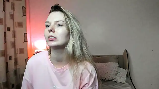 Snapshot of Vivian_Davis chatting on 02/15/25, 05:50 Vivian Davis online show from 02/15/25, 05:50