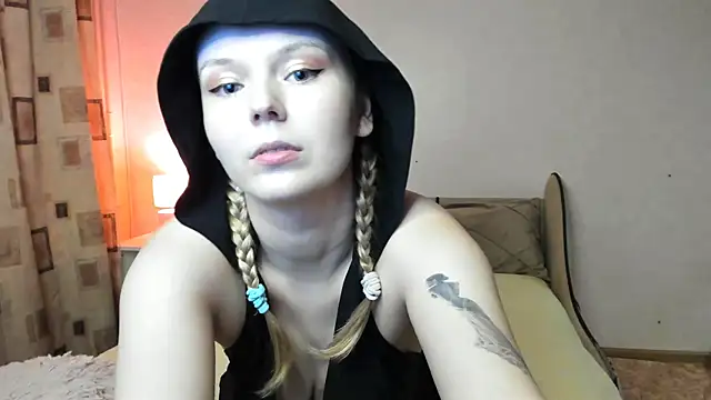 Snapshot of Vivian_Davis chatting on 03/04/25, 06:07 Vivian Davis online show from 03/04/25, 06:07