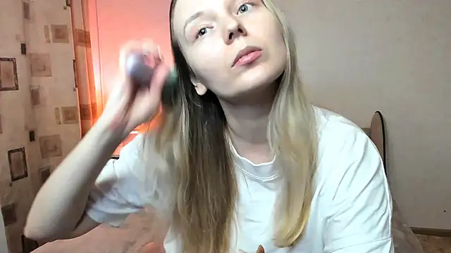 Snapshot of Vivian_Davis chatting on 03/06/25, 06:05 Vivian Davis online show from 03/06/25, 06:05